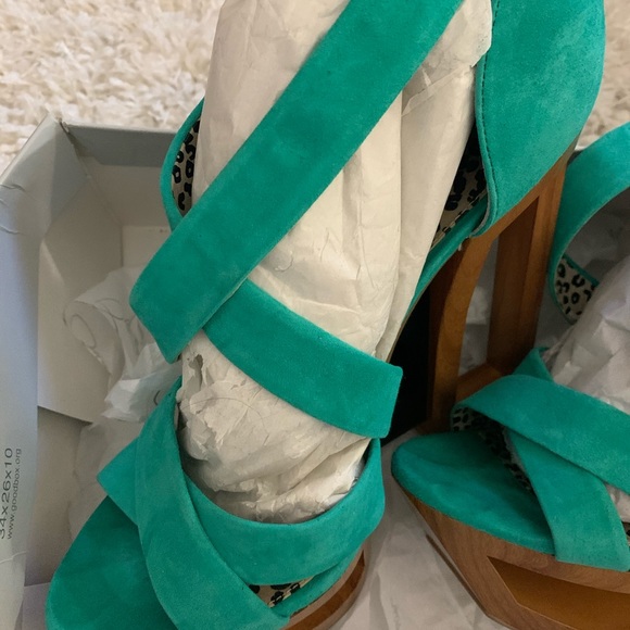 Jessica Simpson Palmetto Green Kidsuede Size 9 - Picture 2 of 6